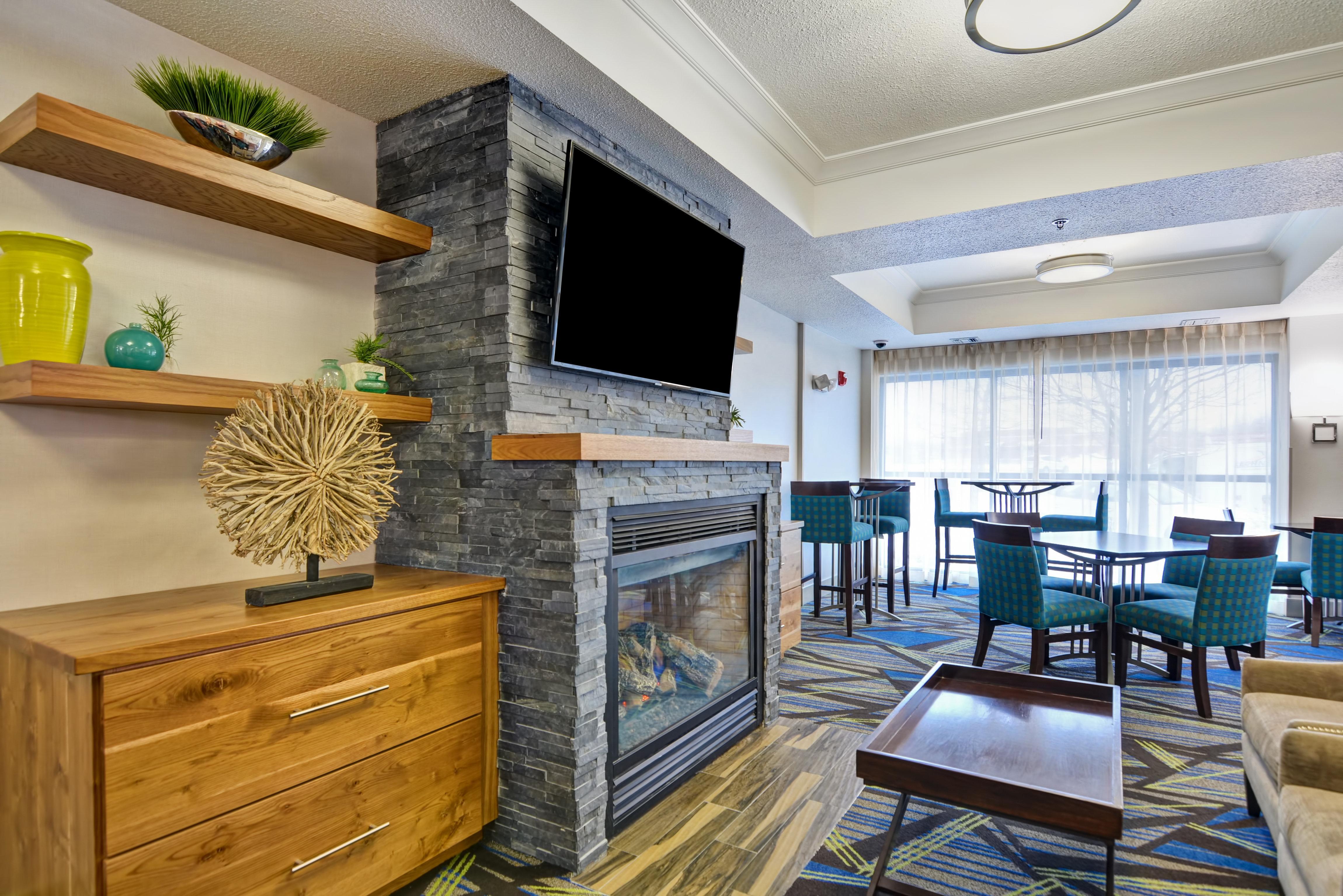 Holiday Inn Express Hotel & Suites Milwaukee-New Berlin By Ihg Zewnętrze zdjęcie