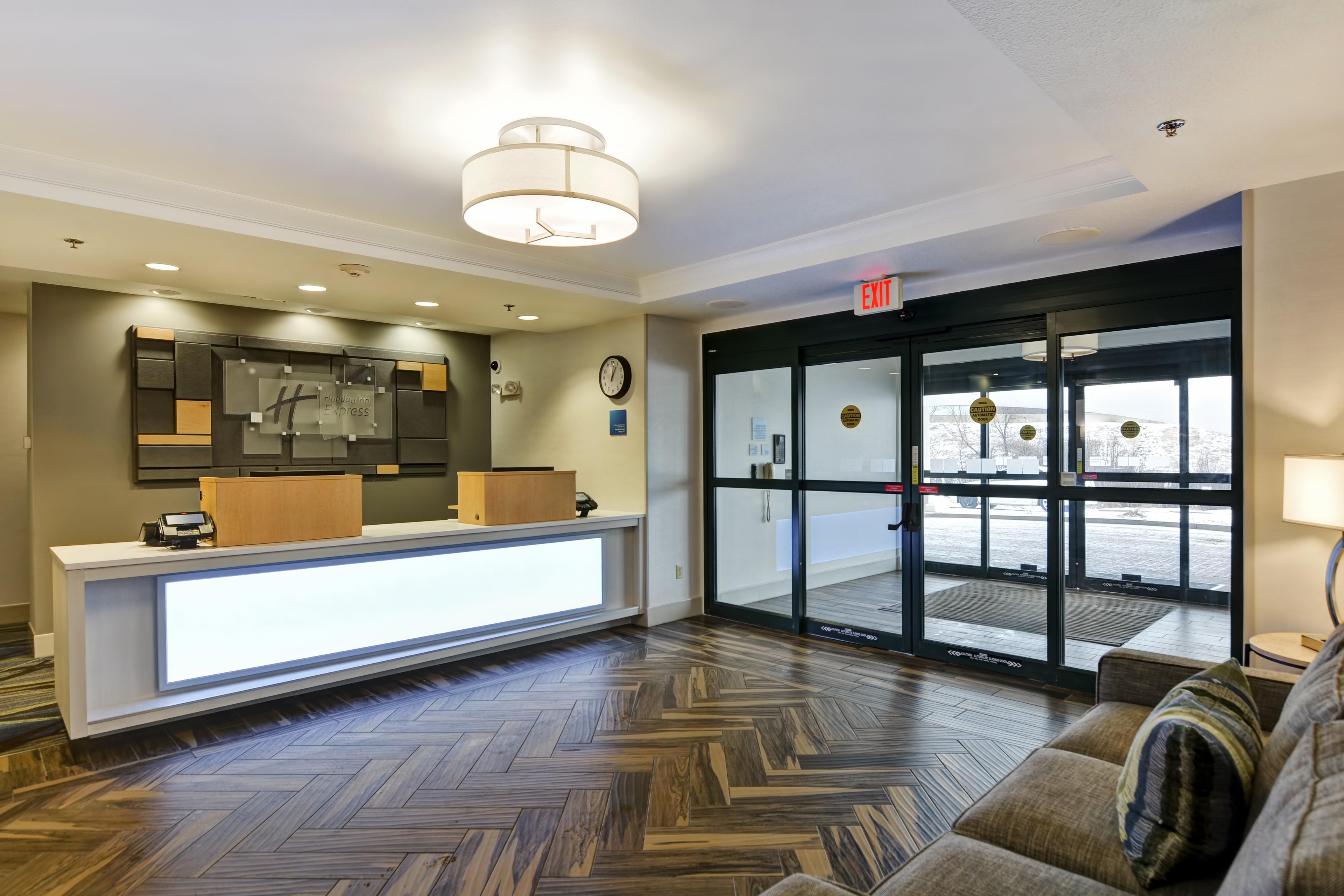Holiday Inn Express Hotel & Suites Milwaukee-New Berlin By Ihg Zewnętrze zdjęcie