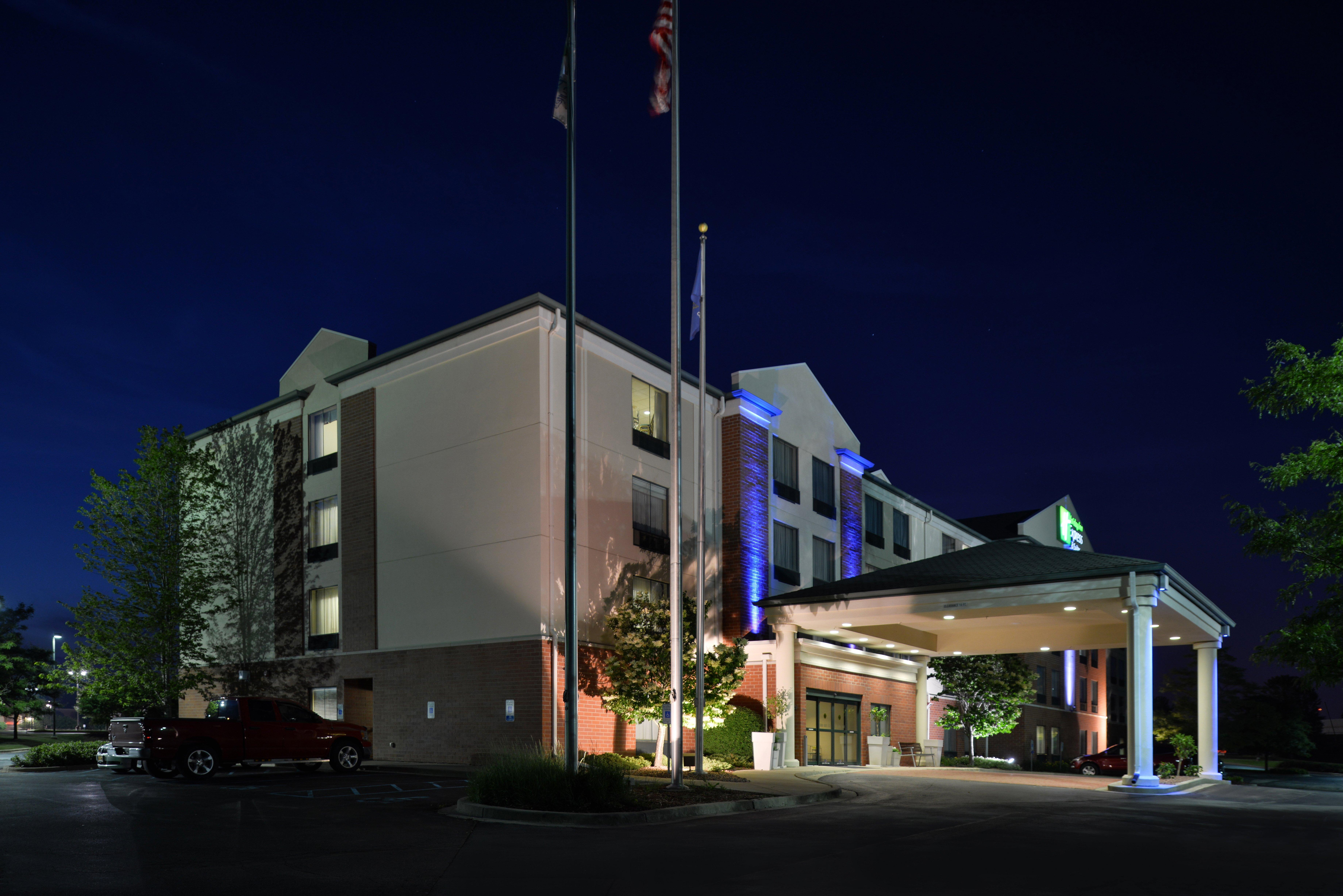 Holiday Inn Express Hotel & Suites Milwaukee-New Berlin By Ihg Zewnętrze zdjęcie
