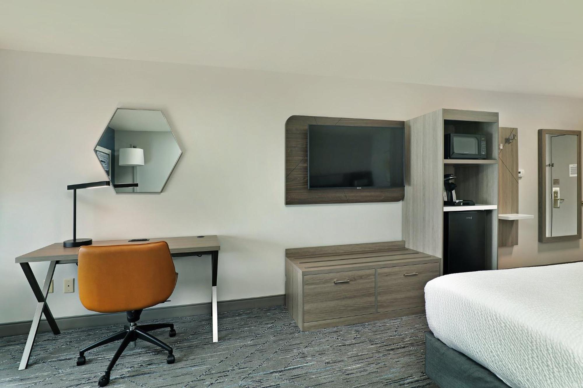 Holiday Inn Express Hotel & Suites Milwaukee-New Berlin By Ihg Zewnętrze zdjęcie